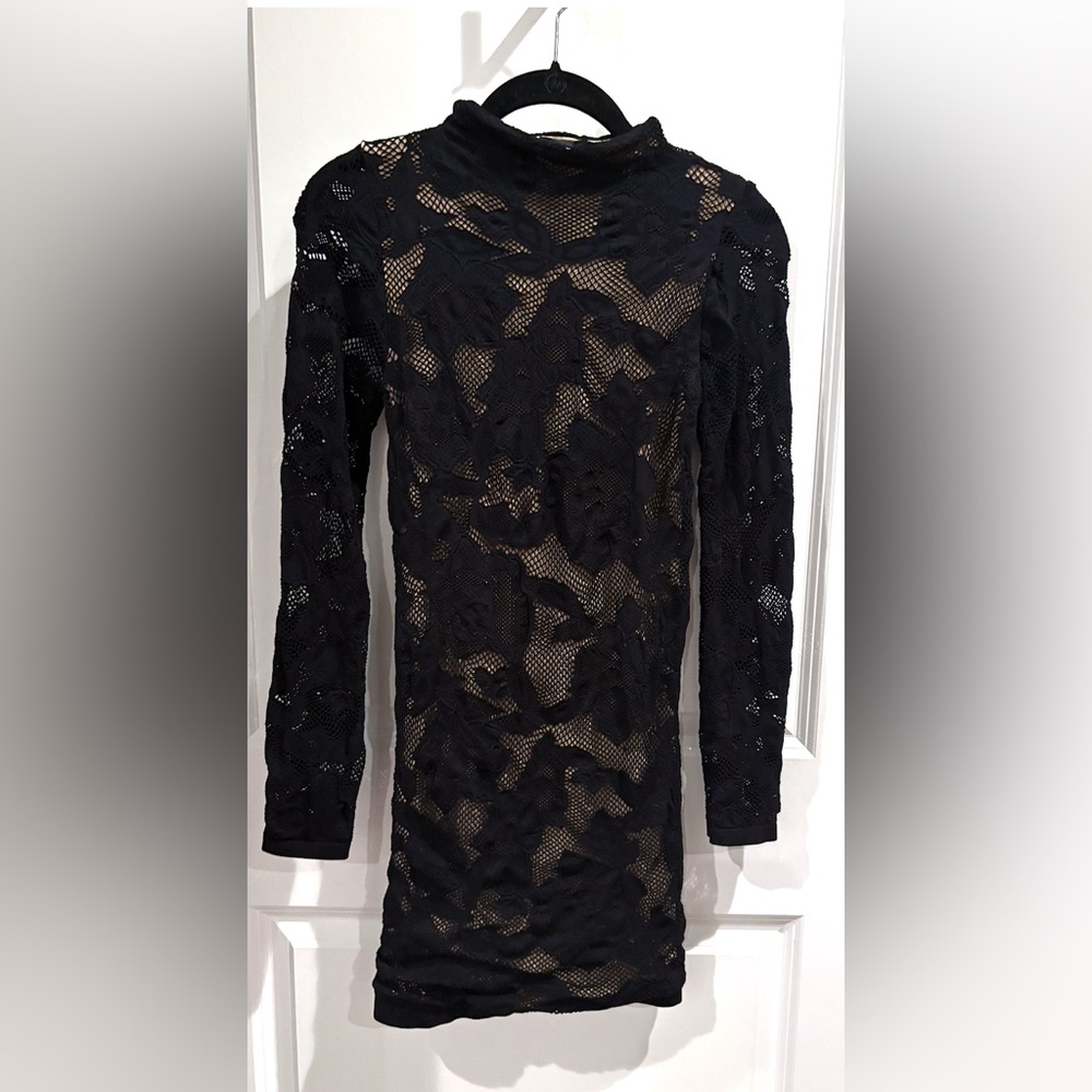 Bebe Beige Mock Neck lace long sleeve bodycon dress with black accents size M/L